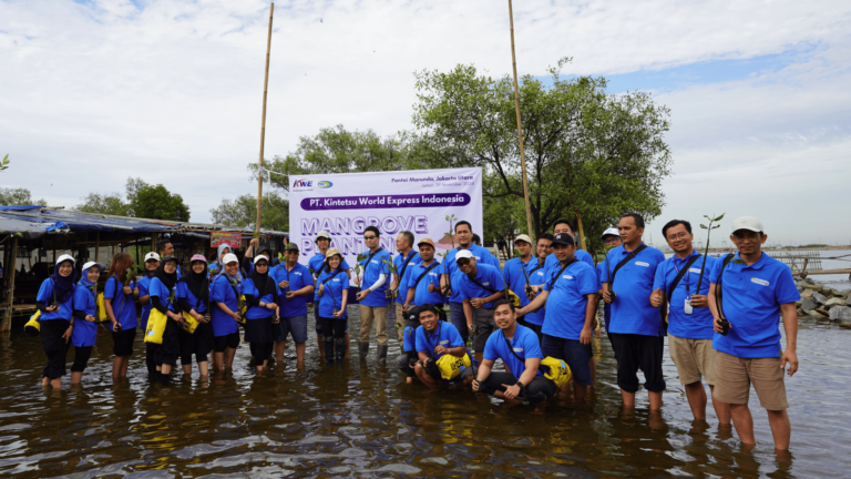 Demi Emisi Bersih, Sobat PILI dan PT. KWE Hijaukan Pantai Marunda dengan Penanaman Mangrove