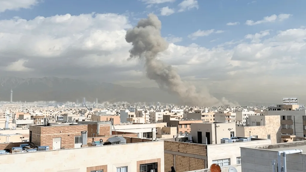 Konflik Iran–Israel & Ancaman Perang Dunia. Kenapa Ini Berita Buruk Bagi Iklim?