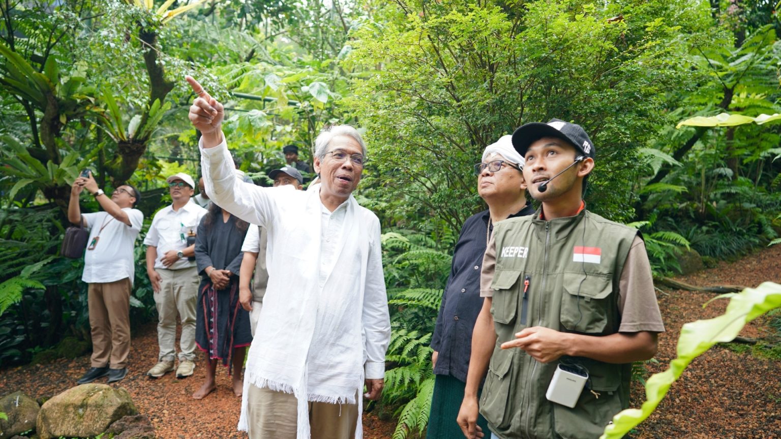 Dua Elang Jawa Kembali ke Alam, Menteri Kehutanan Resmikan Lembah Aviary dan Penangkaran Rusa Timor di Megamendung